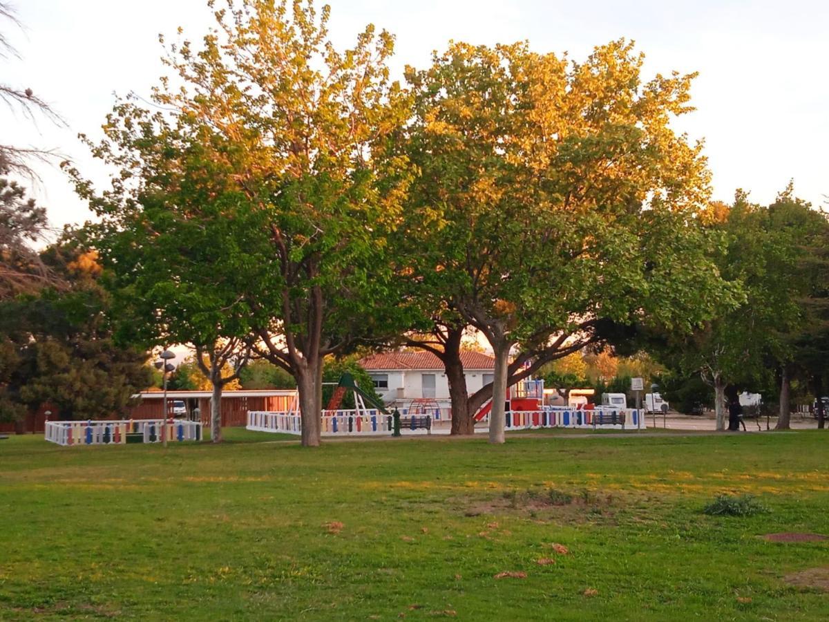 Bungalows Zaragoza Camping Eksteriør billede